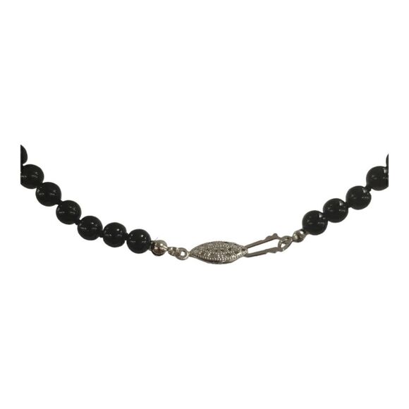 LADIE'S HAND KNOTTED STONE BEADED BLACK NECKLACE WITH CHROME PENDANT. NWOT - Picture 3 of 3